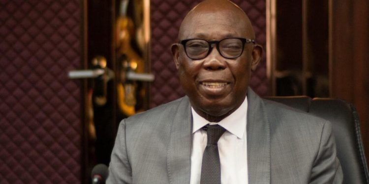 Le président Touadera récompense les défenseurs de la Constitution en RCA et consolide ses fidèles