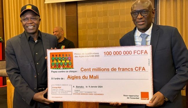 Mali à la CAN Côte d’Ivoire 2023 : Orange-Mali verse 100 millions F CFA de prime de qualification et soutient l’AJSM et les supporteurs