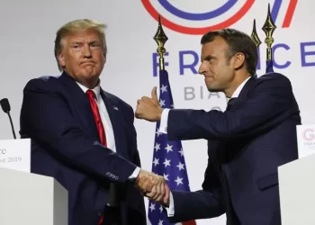 Trump se moque de Macron en plein meeting et imite son accent français